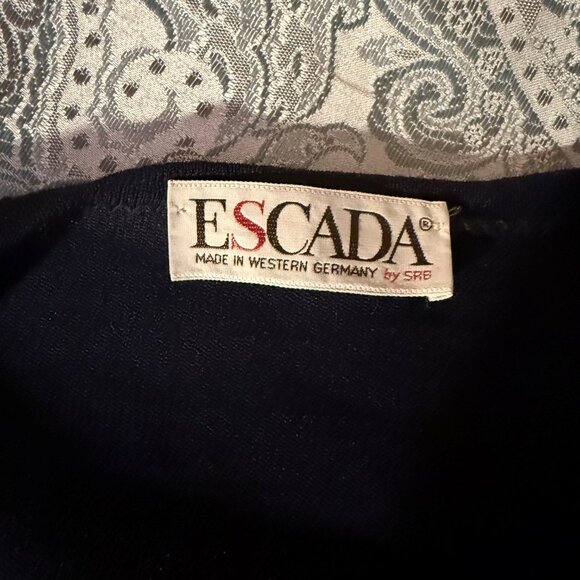 Light weight navy sweater - Picture 2 of 3